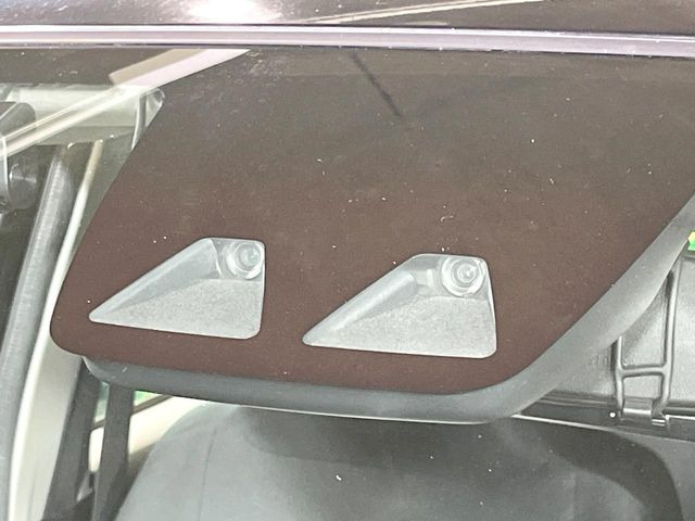 【スマートアシスト】走行中に前方の車両等を認識し、衝突しそうな時は警報とブレーキで衝突回避と被害軽減をアシスト。より安全にドライブをお楽しみいただけます。