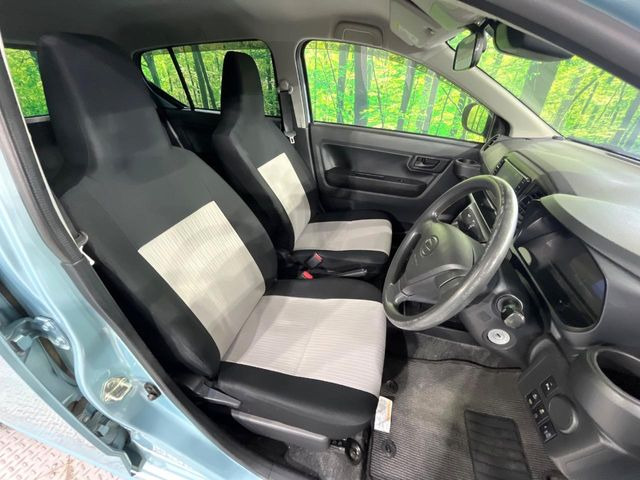 運転席シート廻りは使用感も少なく、良好な状態となっています。丁寧に使われていたことがよくわかりますね。