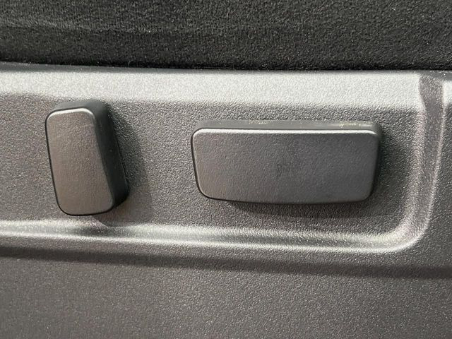 【パワーシート】スイッチ一つで簡単にシートの微調整が可能!電動だから力もいりません!快適なシートポジションにセットして、快適なドライブをお楽しみください。