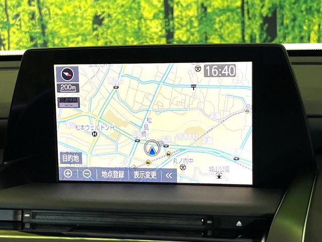 【メーカー純正ナビ】インテリアに溶け込むスタイリッシュな「専用設計」メーカーナビを装備♪視認性や操作性など基本性能にも優れ、より上質なカーライフをお楽しみいただけます。