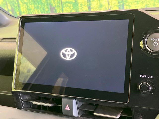 【純正ナビ】人気の純正ナビを装備しております。ナビの使いやすさはもちろん、オーディオ機能も充実!キャンプや旅行はもちろん、通勤や買い物など普段のドライブも楽しくなるはず♪