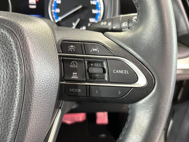 【レーダークルーズコントロール】高速道路での長距離走行が楽に!!自動で速度を保つクルーズコントロールが、衝突軽減システムと連携し、前方の車両を感知して車間を保つように速度調節してくれます!!