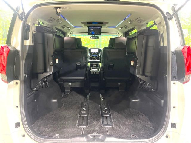 【パワーバックドア】スマートキーや運転席のボタンを押すだけでリアゲートが自動で開閉します!荷物を持っている時や、高い位置にあるバックドアを閉める際に便利な機能です♪