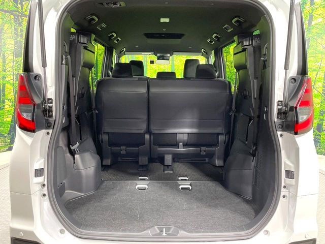 普段のお買い物や通勤、送迎等に十分な荷室スペースを確保しております。セカンドシートを倒すと、大きな荷物の積載も可能です♪