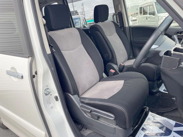 運転席シート廻りは使用感も少なく、良好な状態となっています。丁寧に使われていたことがよくわかりますね。