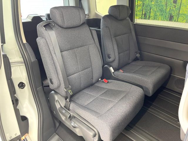高品質なオリジナルフロアマットもオプションにてご用意しております。お好きなデザインやカラーをお車に合わせて選んでいただくことができます♪