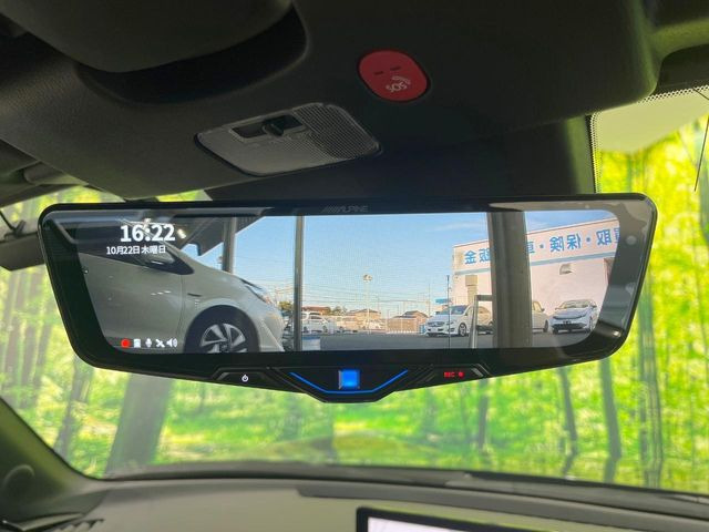 【デジタルインナーミラー】後席の大きな荷物や同乗者で後方が確認しづらい時でも安心!カメラが撮影した車両後方の映像をルームミラー内に表示。クリアな視界で状況の確認が可能です!