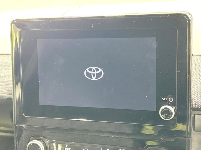 【純正8型ナビ】人気の純正ナビを装備しております。ナビの使いやすさはもちろん、オーディオ機能も充実!キャンプや旅行はもちろん、通勤や買い物など普段のドライブも楽しくなるはず♪