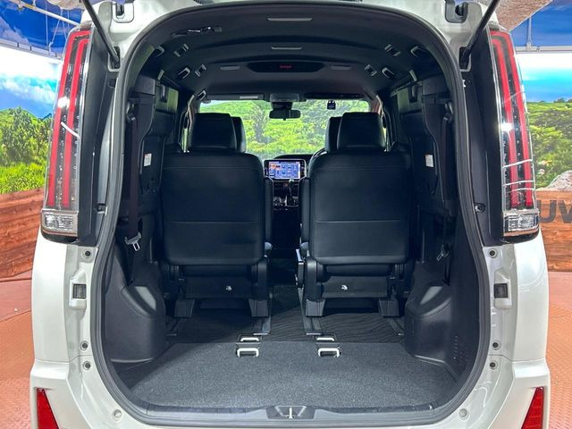 普段のお買い物や通勤、送迎等に十分な荷室スペースを確保しております。セカンドシートを倒すと、大きな荷物の積載も可能です♪