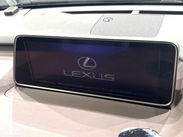 【純正ナビ】人気の純正ナビを装備しております。ナビの使いやすさはもちろん、オーディオ機能も充実!キャンプや旅行はもちろん、通勤や買い物など普段のドライブも楽しくなるはず♪