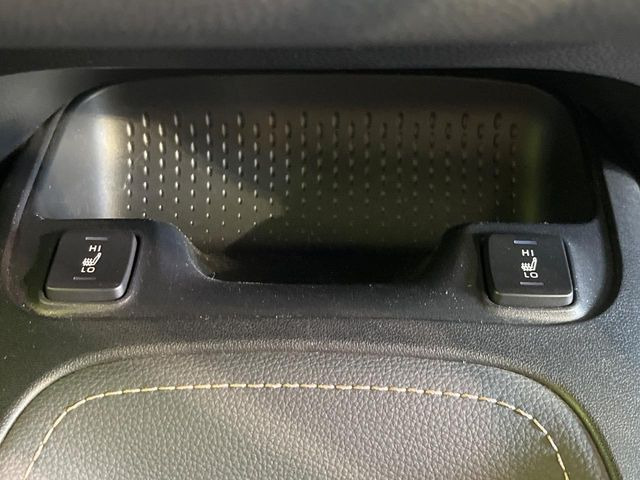 【シートヒーター】寒い日に重宝するシートヒーター!エアコンより早く温まってくれるので寒がりの人も安心ですね♪エアコンの温風は乾燥するから苦手、という方にもをおすすめです。