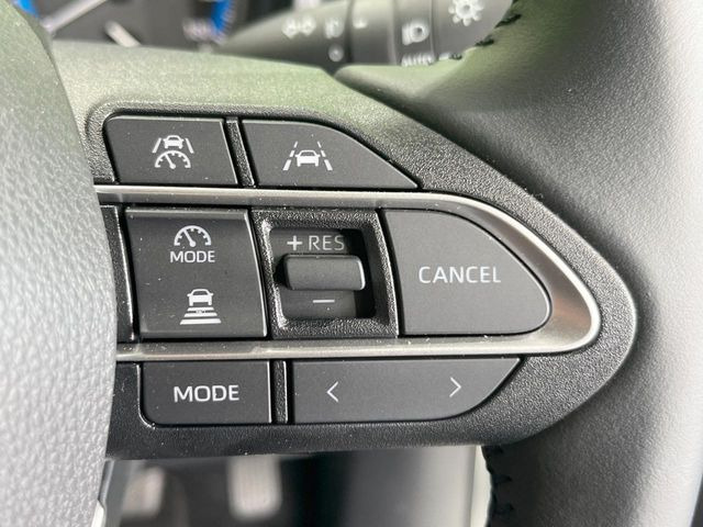 【レーダークルーズコントロール】高速道路での長距離走行が楽に!!自動で速度を保つクルーズコントロールが、衝突軽減システムと連携し、前方の車両を感知して車間を保つように速度調節してくれます!!