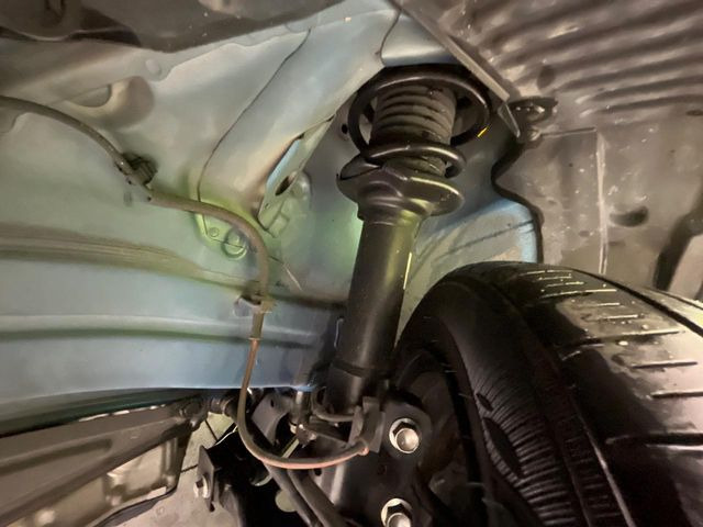 お車を安心してお乗りいただく為には、足回りの定期点検が欠かせません。サービスサポート(有償保証)では無料点検もご提供しており、安心のカーライフをお過ごしいただけるサポート体制が整っています。