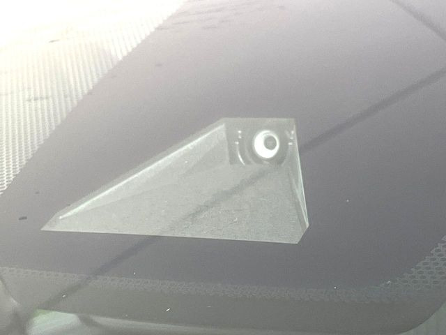 【トヨタセーフティセンス】走行中に前方の車両等を認識し、衝突しそうな時は警報とブレーキで衝突回避と被害軽減をアシスト。より安全にドライブをお楽しみいただけます。