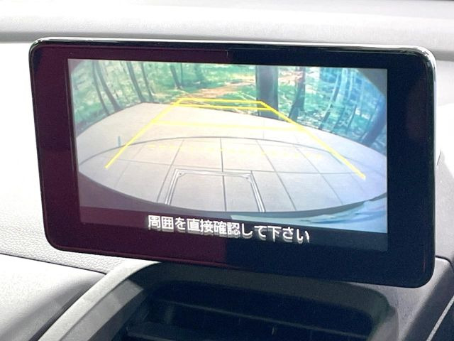 【バックカメラ】駐車時に後方がリアルタイム映像で確認できます。大型商業施設や立体駐車場での駐車時や、夜間のバック時に大活躍!運転スキルに関わらず、今や必須となった装備のひとつです!