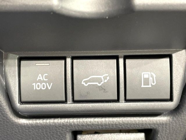 【パワーバックドア】スマートキーや運転席のボタンを押すだけでリアゲートが自動で開閉します!荷物を持っている時や、高い位置にあるバックドアを閉める際に便利な機能です♪