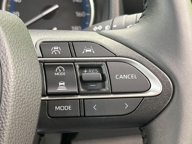 【レーダークルーズコントロール】高速道路での長距離走行が楽に!!自動で速度を保つクルーズコントロールが、衝突軽減システムと連携し、前方の車両を感知して車間を保つように速度調節してくれます!!