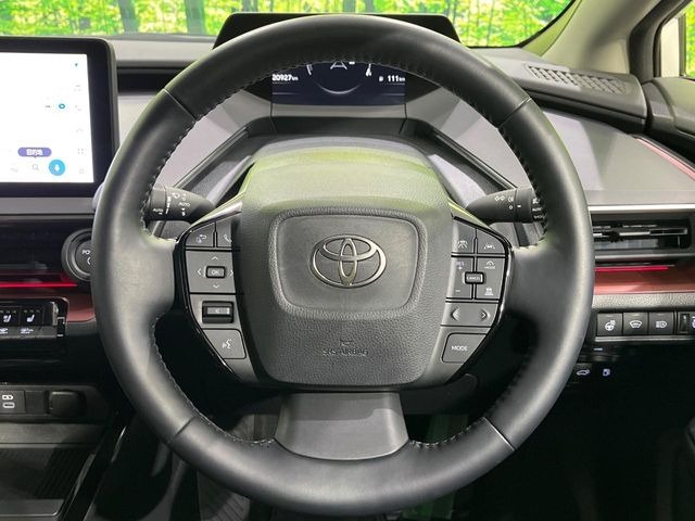 【レーダークルーズコントロール】高速道路での長距離走行が楽に!!自動で速度を保つクルーズコントロールが、衝突軽減システムと連携し、前方の車両を感知して車間を保つように速度調節してくれます!!
