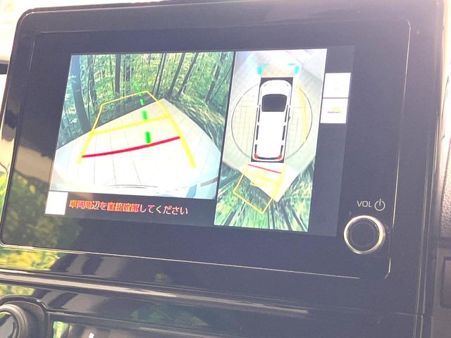 【パノラミックビューモニター】専用のカメラにより、上から見下ろしたような視点で360度クルマの周囲を確認することができます☆死角部分も確認しやすく、狭い場所での切り返しや駐車もスムーズに行えます。