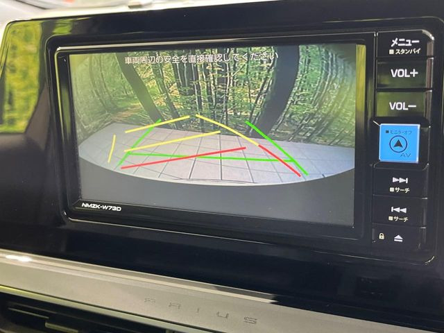 【バックカメラ】駐車時に後方がリアルタイム映像で確認できます。大型商業施設や立体駐車場での駐車時や、夜間のバック時に大活躍!運転スキルに関わらず、今や必須となった装備のひとつです!