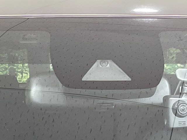 【トヨタセーフティセンス】走行中に前方の車両等を認識し、衝突しそうな時は警報とブレーキで衝突回避と被害軽減をアシスト。より安全にドライブをお楽しみいただけます。