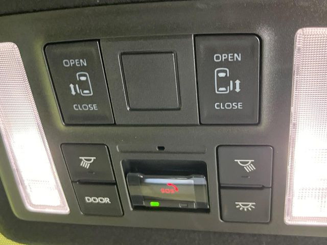 【両側パワースライドドア】スマートキーや運転席のスイッチで後席両側スライドドアの開閉が可能♪電動だから力を入れてドアを開ける必要が無く、小さなお子様でも簡単に開け閉めでき快適です♪