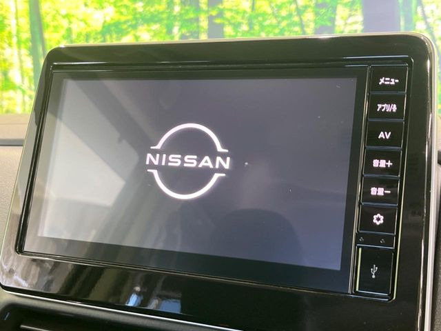 【9型ディスプレイオーディオ】お手持ちのスマートフォンとの連携で、ナビや音楽再生など各種アプリを使用可能。スマホに近い感覚でお使いいただけます♪