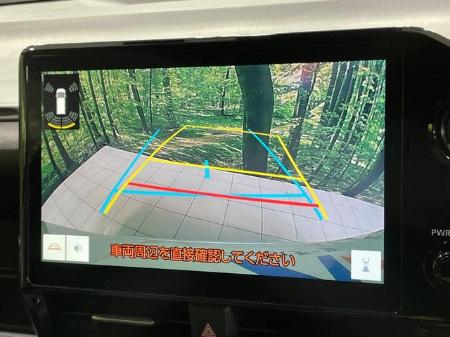 【バックカメラ】駐車時に後方がリアルタイム映像で確認できます。大型商業施設や立体駐車場での駐車時や、夜間のバック時に大活躍!運転スキルに関わらず、今や必須となった装備のひとつです!