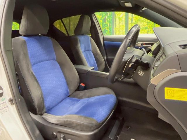 運転席シート廻りは使用感も少なく、良好な状態となっています。丁寧に使われていたことがよくわかりますね。