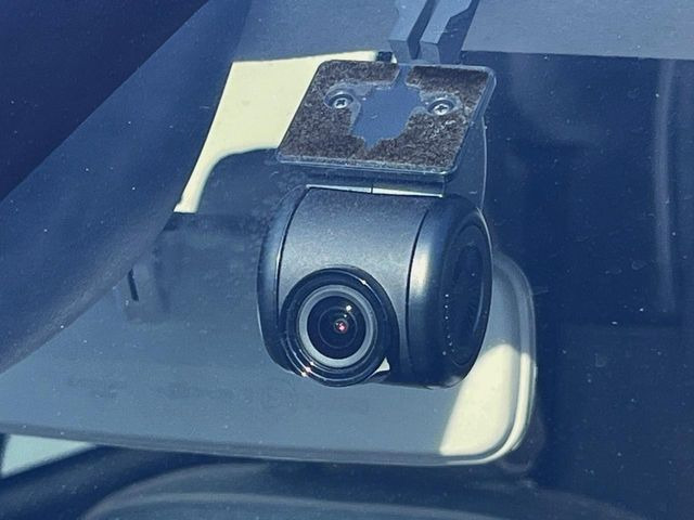 【ドライブレコーダー】ドライブレコーダー装備!走行中はもちろん、あおり運転や事故に遭遇した際、映像で記録し、万一のリスクに備えます。※記録用SDカードはお客様ご自身でご準備いただく必要があります。