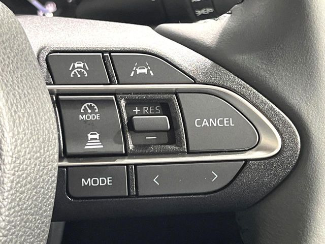 【レーダークルーズコントロール】高速道路での長距離走行が楽に!!自動で速度を保つクルーズコントロールが、衝突軽減システムと連携し、前方の車両を感知して車間を保つように速度調節してくれます!!