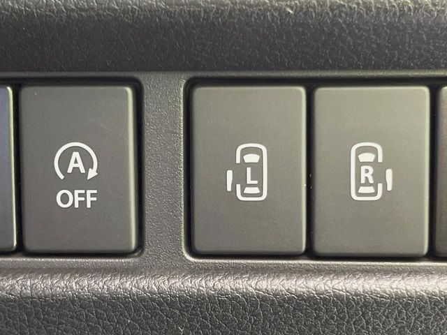 【両側スライドドア】駐車場で隣の車との間隔が狭く乗りにくい時、スライドドアなら安心!ドアオープン時も幅を取らず、開口部が広いので乗り降りがとっても簡単です。大きな荷物の出し入れも後席から可能♪