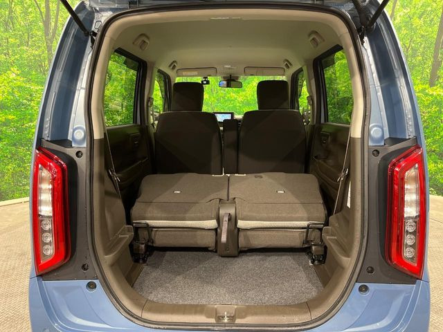 普段のお買い物や通勤、送迎等に十分な荷室スペースを確保しております。セカンドシートを倒すと、大きな荷物の積載も可能です♪