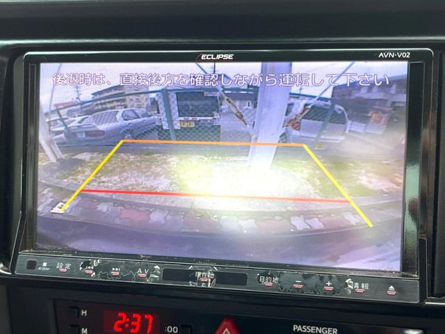 【バックカメラ】駐車時に後方がリアルタイム映像で確認できます。大型商業施設や立体駐車場での駐車時や、夜間のバック時に大活躍!運転スキルに関わらず、今や必須となった装備のひとつです!