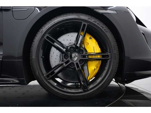 ����������̂̓I�v�V������21�C���`�A���~�z�C�[��(�n�C�O���X�u���b�N)�B�u���b�N�̃{�f�B�Ɠ��ꊴ�̂��鑫�����A�^�C�J���̒Ⴍ�\�����V���G�b�g������w�������߂���ۂɎd�グ�Ă��܂��B