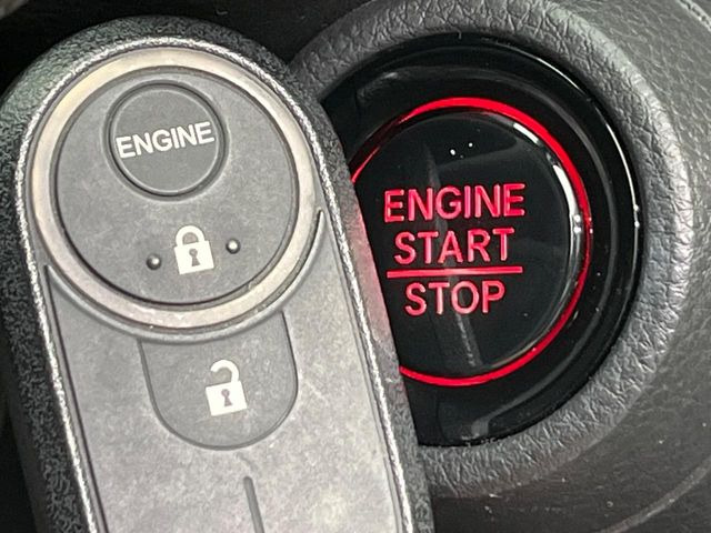 【エンジンスターター】離れた場所からでもリモコンでエンジン始動が可能。乗車前始動で夏場&冬場に大活躍!