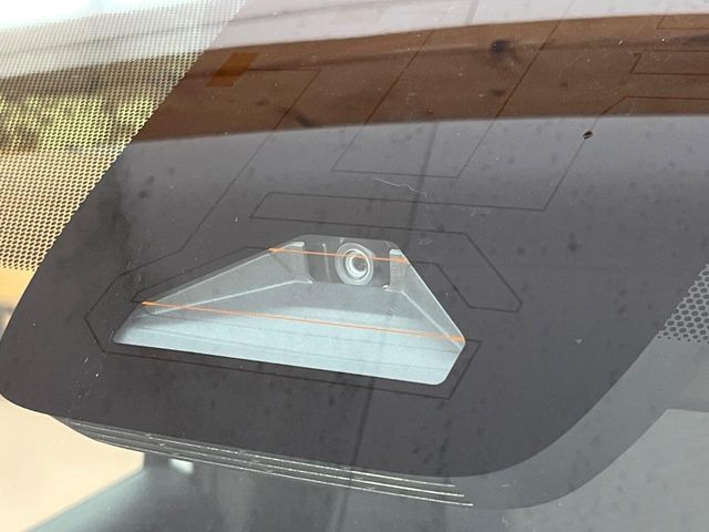 【トヨタセーフティセンス】走行中に前方の車両等を認識し、衝突しそうな時は警報とブレーキで衝突回避と被害軽減をアシスト。より安全にドライブをお楽しみいただけます。