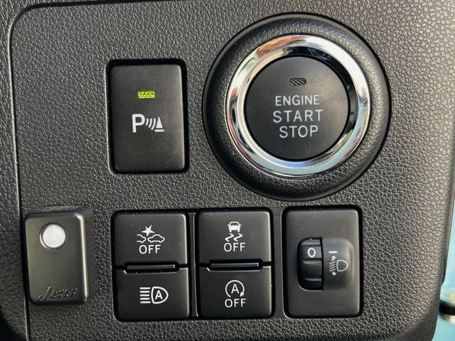 【スマートアシスト】走行中に前方の車両等を認識し、衝突しそうな時は警報とブレーキで衝突回避と被害軽減をアシスト。より安全にドライブをお楽しみいただけます。
