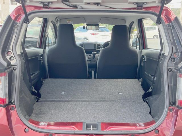 普段のお買い物や通勤、送迎等に十分な荷室スペースを確保しております。セカンドシートを倒すと、大きな荷物の積載も可能です♪