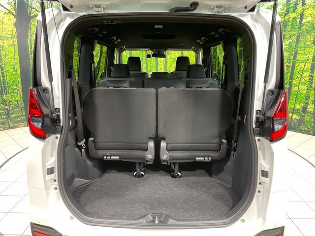 普段のお買い物や通勤、送迎等に十分な荷室スペースを確保しております。セカンドシートを倒すと、大きな荷物の積載も可能です♪
