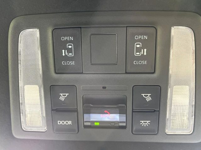 【両側パワースライドドア】スマートキーや運転席のスイッチで後席両側スライドドアの開閉が可能♪電動だから力を入れてドアを開ける必要が無く、小さなお子様でも簡単に開け閉めでき快適です♪