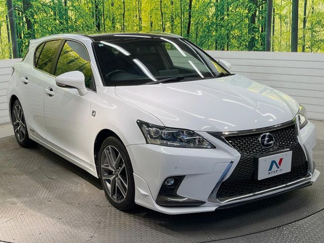 TRDエアロ&スポーツマフラー【TRDエアロ】人気のTRDエアロを装備!クルマの外観がよりスタイリッシュになり、街中で存在感あふれる1台に♪