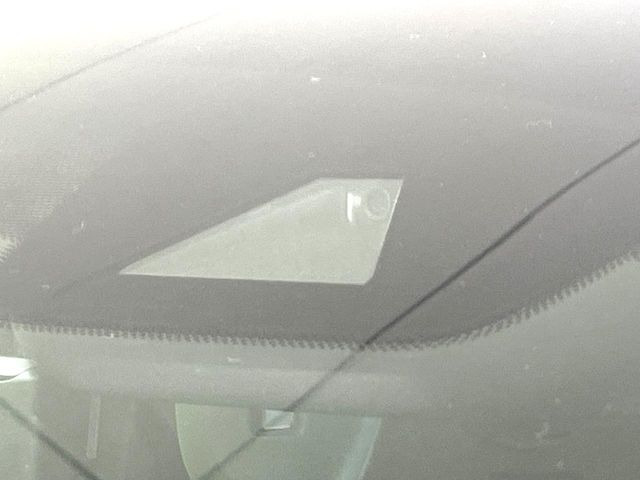【トヨタセーフティセンス】走行中に前方の車両等を認識し、衝突しそうな時は警報とブレーキで衝突回避と被害軽減をアシスト。より安全にドライブをお楽しみいただけます。