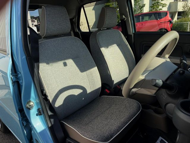 運転席シート廻りは使用感も少なく、良好な状態となっています。丁寧に使われていたことがよくわかりますね。