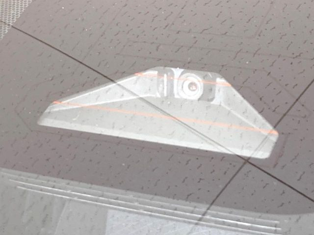 【トヨタセーフティセンス】走行中に前方の車両等を認識し、衝突しそうな時は警報とブレーキで衝突回避と被害軽減をアシスト。より安全にドライブをお楽しみいただけます。