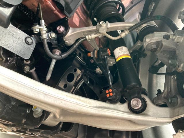 お車を安心してお乗りいただく為には、足回りの定期点検が欠かせません。サービスサポート(有償保証)では無料点検もご提供しており、安心のカーライフをお過ごしいただけるサポート体制が整っています。