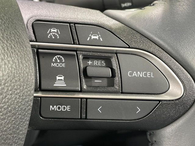 【レーダークルーズコントロール】高速道路での長距離走行が楽に!!自動で速度を保つクルーズコントロールが、衝突軽減システムと連携し、前方の車両を感知して車間を保つように速度調節してくれます!!