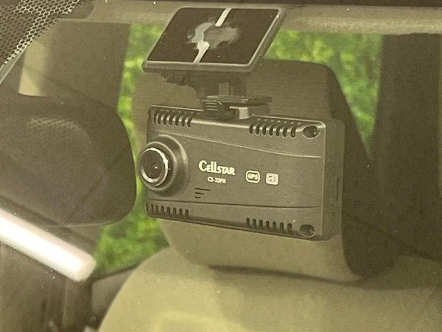 【ドライブレコーダー】ドライブレコーダー装備!走行中はもちろん、あおり運転や事故に遭遇した際、映像で記録し、万一のリスクに備えます。※記録用SDカードはお客様ご自身でご準備いただく必要があります。