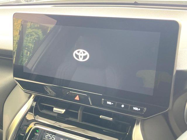 【12.3インチワイドナビ】高級感とインパクトのある大型ワイドナビを装備。各種オーディオ操作はもちろん、横長ワイド画面でのマップ2分割表示など、利便性も高いナビです♪