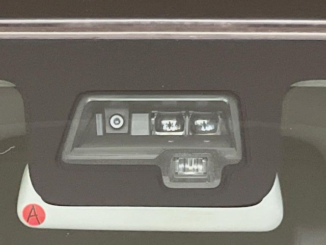 【スマートブレーキサポート】走行中に前方の車両等を認識し、衝突しそうな時は警報とブレーキで衝突回避と被害軽減をアシスト。より安全にドライブをお楽しみいただけます。